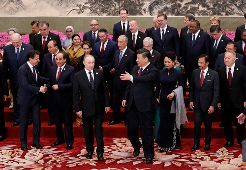 4月26日に開かれた一帯一路首脳会議にはロシアのプーチン大統領も出席した(最前列左)。最前列右は中国の習近平国家主席(写真:代表撮影/ロイター/アフロ)