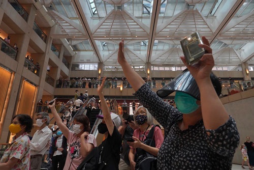 香港で反中デモ 「国家安全法」導入に抗議（写真：AP/アフロ）