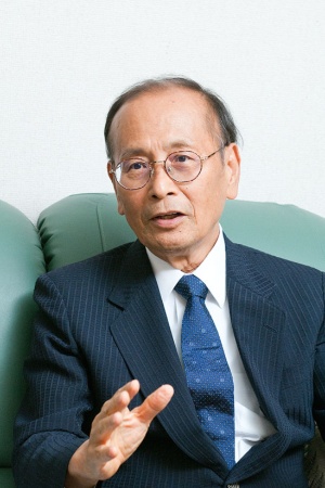 <span class="fontBold">孫崎 享(まごさき・うける)</span><br />1943年生まれ。1966年東京大学を中退し外務省に入省。駐ウズベキスタン大使、国際情報局長、駐イラン大使を歴任。その後、防衛大学校教授を務める。著書に『日米同盟の正体』(講談社現代新書)『情報と外交』(PHP研究所)など。(写真:菊池くらげ、以下同)