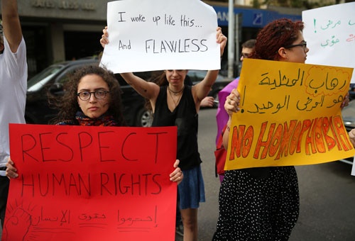 レバノンで、同性愛が犯罪であることに反対する人々（写真＝AP／アフロ）