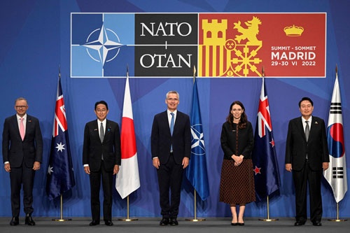 日韓豪ニュージーランド、4カ国の首脳が、NATO首脳会議に加わった（写真：AFP／アフロ）