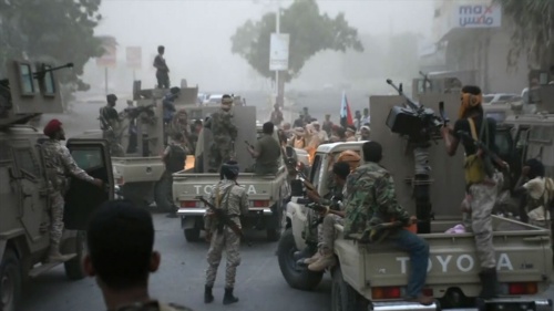 イエメンで活動する南部分離派（提供：AP/アフロ） 
