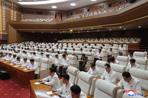 朝鮮労働党中央委員会総会の様子（提供：KNS/KCNA/AFP/アフロ）