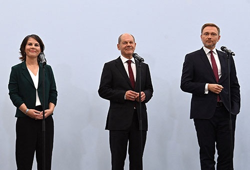 ドイツ連立交渉。社会民主党主導で、緑の党、自由民主党との3党連立へ大枠合意（写真：AFP/アフロ）