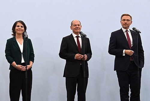 ドイツ連立交渉。社会民主党主導で、緑の党、自由民主党との3党連立へ大枠合意(写真:AFP/アフロ)