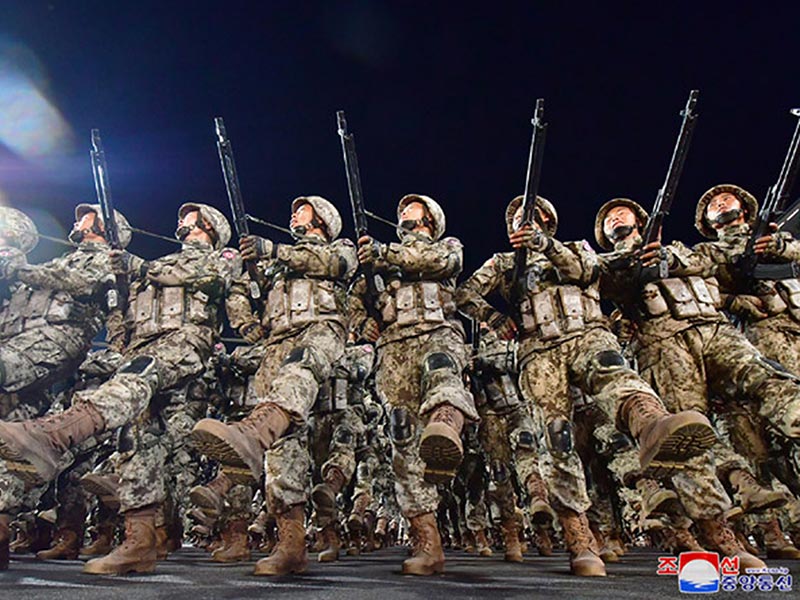 北朝鮮の軍事パレードで新設治安部隊が登場