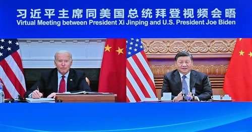 バイデン米大統領と習近平国家主席が16日、オンラインで会談した（写真：新華社/アフロ）