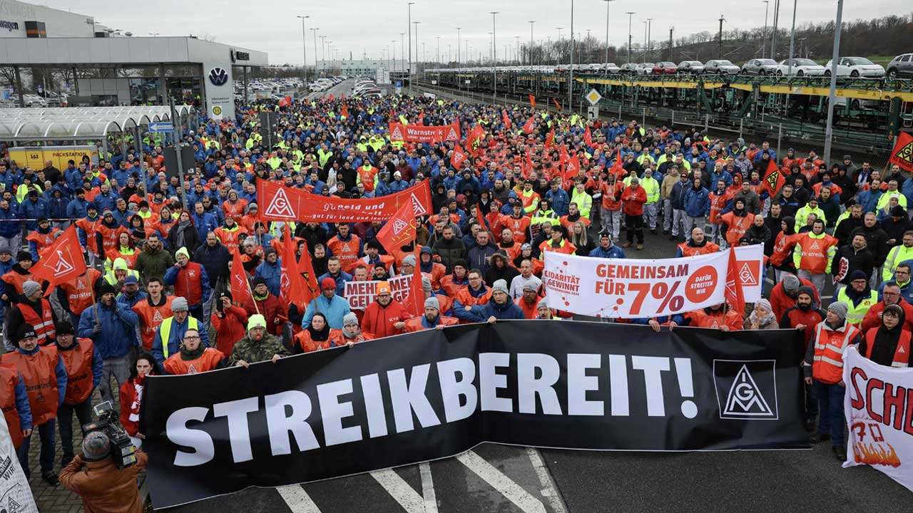 フォルクスワーゲン労組が警告スト 製造業危機は他業種に波及：日経