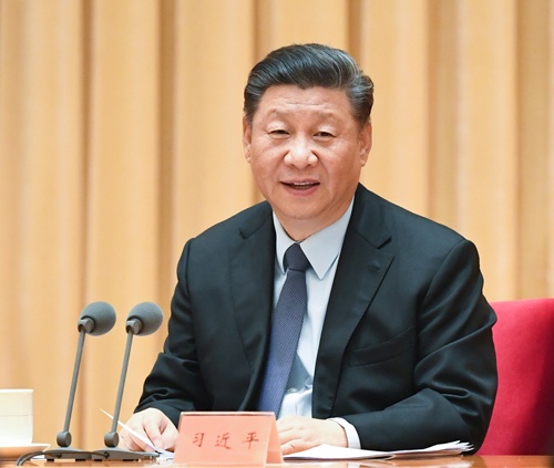 中央経済工作会議で発言する、中国の習近平国家主席(写真:新華社/アフロ)