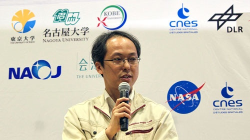 「宇宙探査の新しい手段を確立」“勝利宣言”をする津田雄一プロマネ(撮影:松浦晋也)