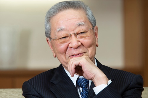 2020年2月、日経ビジネスのインタビューに応じた中西氏。経団連会長として、日本経済のために「まだまだ、やることはいっぱいある」と話していた(写真:的野弘路)