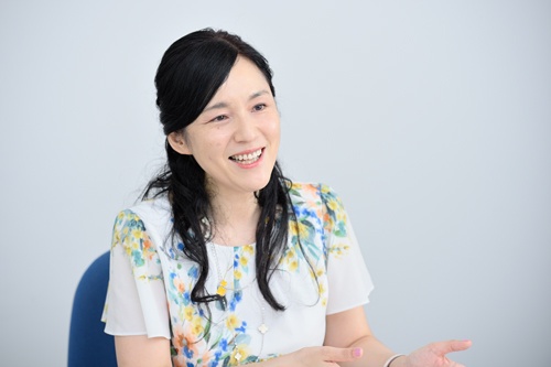 「妻の年収が高い」と夫は家事をする
