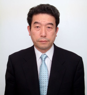 <span class="fontBold">橘川武郎(きっかわ・たけお)氏</span><br />1951年和歌山県生まれ。現在は国際大学大学院国際経営学研究科教授、東京大学名誉教授、一橋大学名誉教授。経営史学会会長や経済産業省・資源エネルギー庁の総合資源エネルギー調査会委員などを歴任。エネルギー問題や電力業界の構造に精通し、歯にきぬ着せぬ論客として知られる。著書に『エネルギー・シフト』『災後日本の電力業』など。