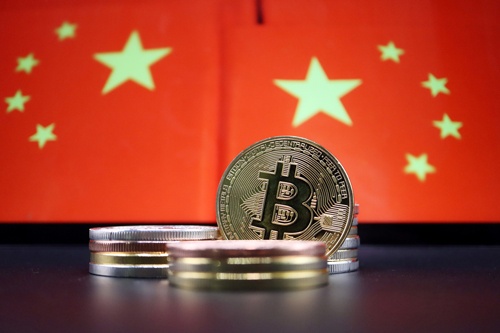 中国当局がついに暗号資産(仮想通貨)に関連する全ての取引と採掘(マイニング)を禁止すると発表した。写真はイメージ。6月撮影(2021年 ロイター/Florence Lo)