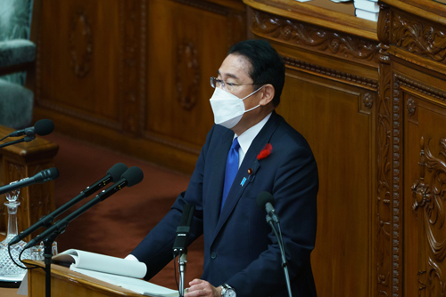 岸田首相は3日、所信表明演説でインバウンド消費額を年間5兆円超まで高める目標を掲げた（写真：REX/アフロ）
