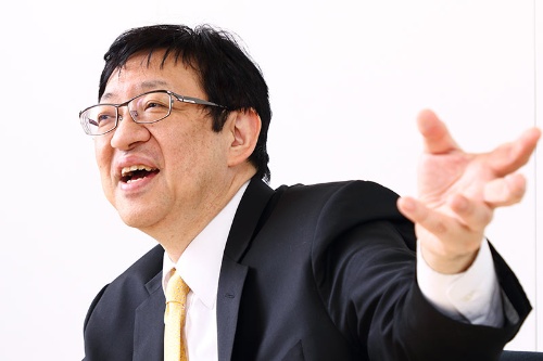 北野宏明氏ソニー執行役員/ソニーコンピュータサイエンス研究所社長兼所長/工学博士1984年国際基督教大学卒業、日本電気(現NEC)に入社。その後、米国カーネギー・メロン大学に留学。93年ソニーコンピュータサイエンス研究所入社、2011年社長に就任。システムバイオロジーという分野を提唱。AI(人工知能)やロボティクスに関する研究と深い洞察で知られる。ロボカップ国際委員会ファウンディング・プレジデント。