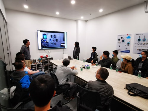 2020年にはマイクロソフト深圳オフィスで働くハードウエアエンジニアたちがM5Stackのオフィスを訪問。中国でもユーザーが増え始めた