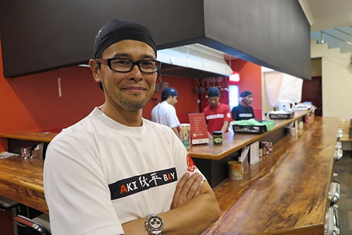 店主の秋元氏は以前、日産のチェンナイ拠点で働いていた