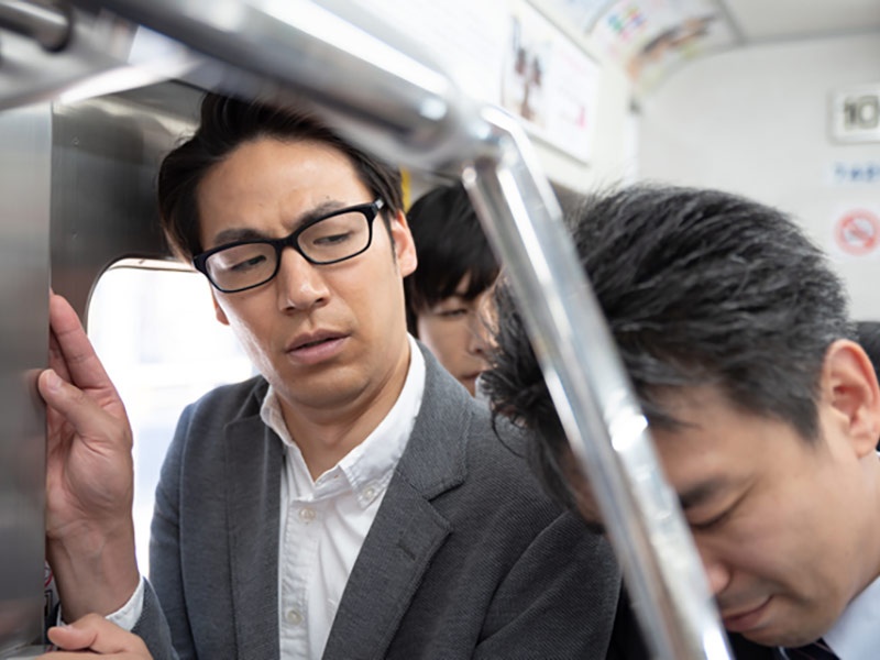電車で異常にもたれかかってくる人の末路 の舞台裏 日経ビジネス電子版 電車で異常にもたれかかってくる人の末路 の舞台裏 日経ビジネス電子版