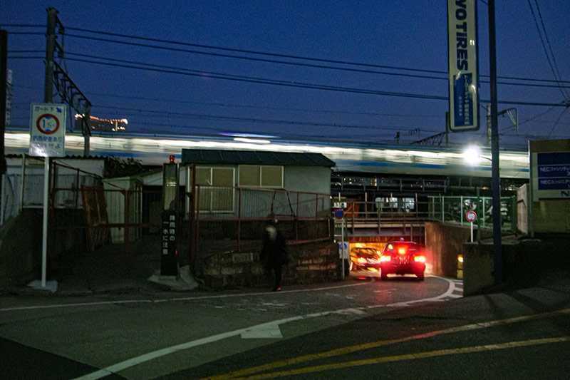 高輪橋架道橋ガードの内陸(第一京浜)側の入り口。2007年撮影