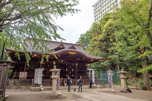 1938年(昭和13年)に建てられた拝殿。江戸期の時から左へ回転している
