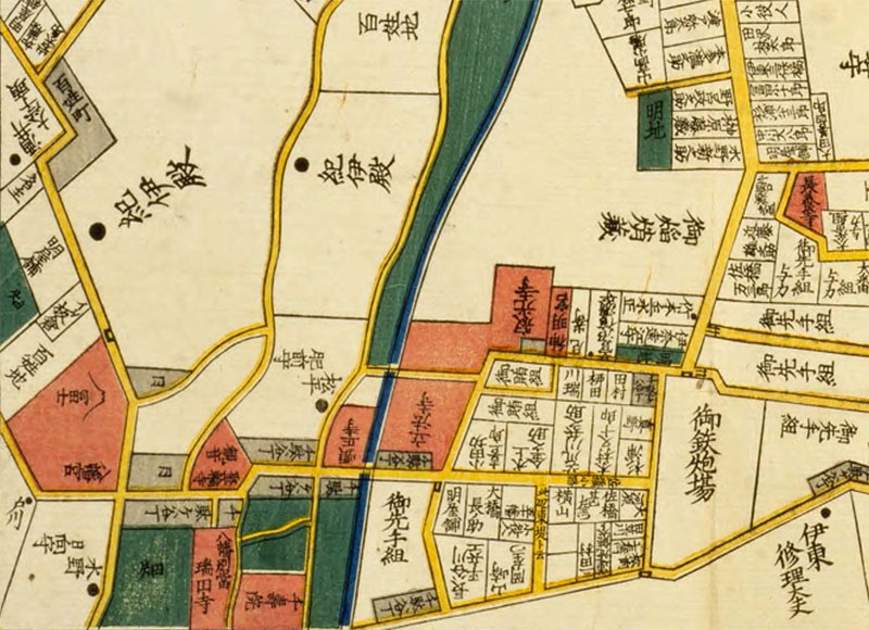 嘉永年間（1848～1854年）の江戸切り絵図。渋谷川（図の真ん中の濃紺の筋）の脇に3つの寺院と1つの神社がある