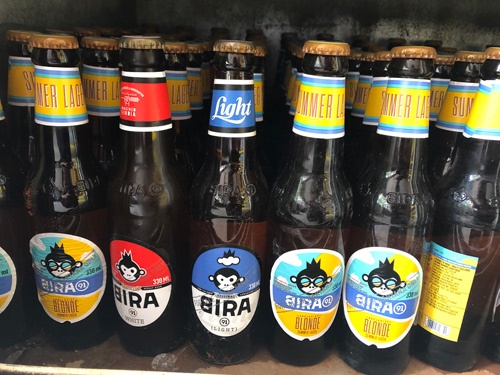 サルのマークが目を引く新興ビールブランド「Bira」