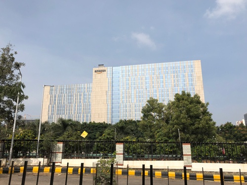 米アマゾン・ドット・コムがインドの拠点として南部の都市ハイデラバードに構えたオフィス。1万5000人を収容できる