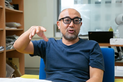 楠木建(くすのき・けん)一橋ビジネススクール教授1992年、一橋大学大学院商学研究科博士課程修了、一橋大学商学部専任講師、同助教授、同大学イノベーション研究センター助教授、ボッコーニ大学経営大学院(イタリア・ミラノ)客員教授、一橋大学大学院国際企業戦略研究科准教授を経て、2010年から現職(写真:的野弘路、以下同じ)