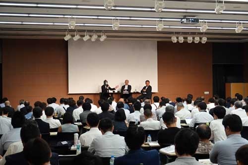浅木泰昭・ホンダF1HRDSakuraセンター長/ホンダF1PU開発責任者（写真中央）、山本雅史・ホンダF1マネージングディレクター（右）をお迎えしました。