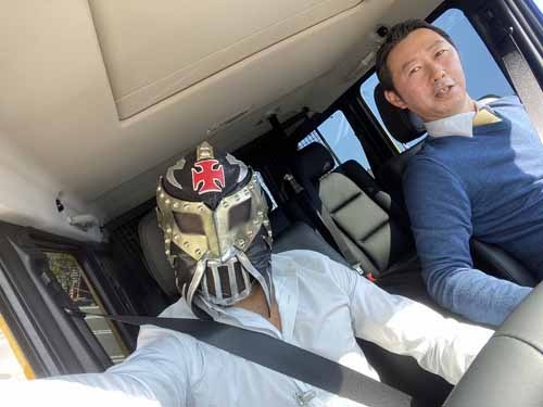 そして車内はこんな感じ。西さん、私の運転が信用ならず引きつっておられます。