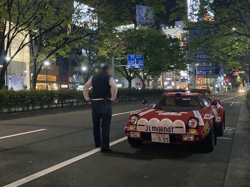 意外なところでつながっているものです。バイクの免許が取れたらいろいろ教えてください。しかしこうして見ると、昔のクルマって本当に小さいですね。