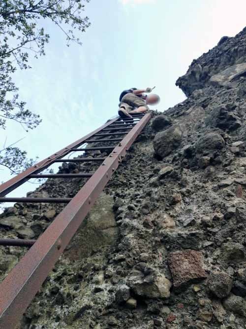 軽いハイキングと聞いていたのですが、鎖場や梯子も多く、非常に厳しい登山でありました。10年ぶりくらいに引っ張り出した登山靴でしたが、幸いなことに登山中に加水分解でバラバラになることはありませんでした。