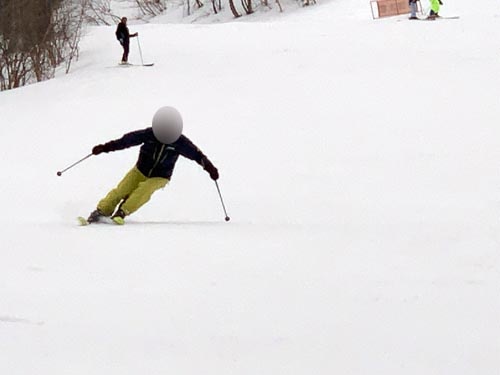 ああ、スキーは楽しい。今シーズンは雪が多く、なかなかの当たり年でした。苗場では何十年ぶりかで降雪機を回さずに済んだのだとか。あれは大変なコストがかかるんですよね。