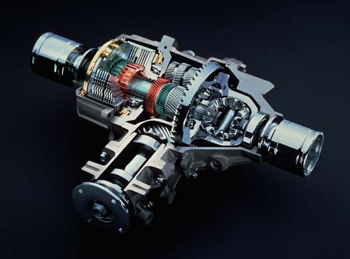 ランサーエボリューションIVに初搭載されたアクティブ・ヨー・コントロール（写真：三菱自動車）