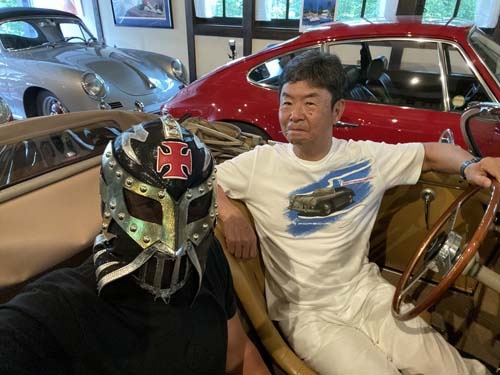 ガレージの中にはお宝がゴロゴロと。すべてのクルマにナンバーが付き、いつでも走り出せる状態に整備されています。「走らなくちゃクルマじゃないでしょ」と。素晴らしい。