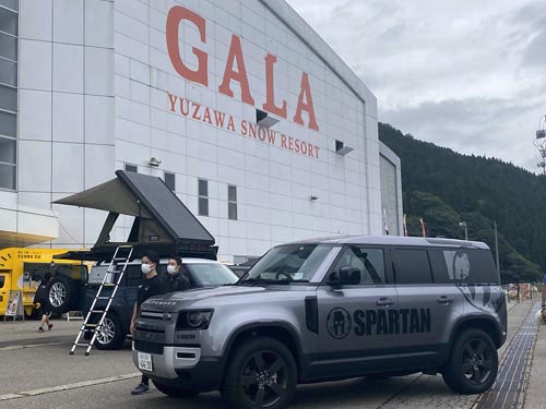 駅直結のスキー場としてバブル期には大変な賑わいを見せたGALA湯沢。JLJはこの大会のスポンサーをしているんですな。
