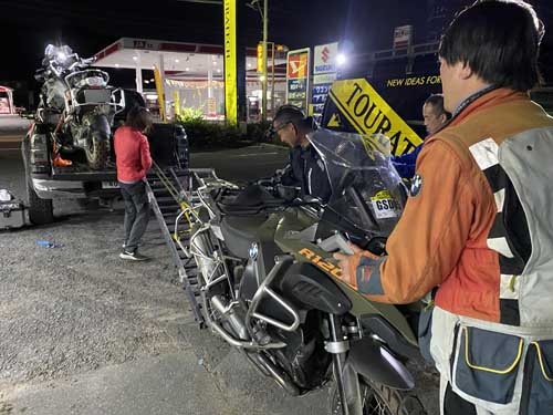え? GSを2台載せるんですか? しかも逆向きに? いくらなんでもそりゃムチャでしょう……。