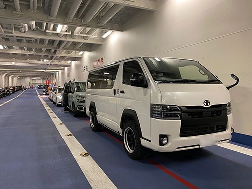 今回は引っ越し荷物もあるためフェリーに乗ってフェル号ハイエースで向かいます。