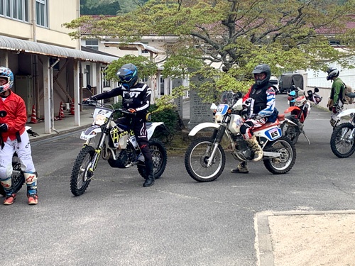 ムッシー虫谷氏とは一緒にバイクで走る仲である。