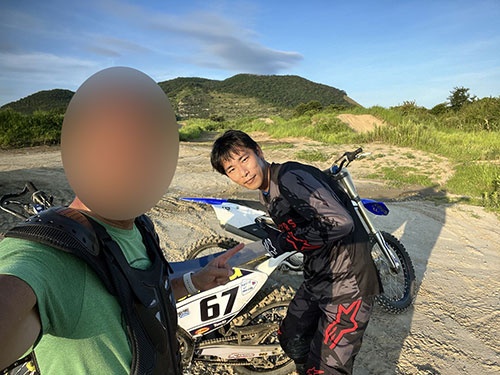 今日は若い友人の宝来くんにミッチリとシゴいていただきました。おかげでだいぶ勘が戻ってまいりました。ありがとうございました。