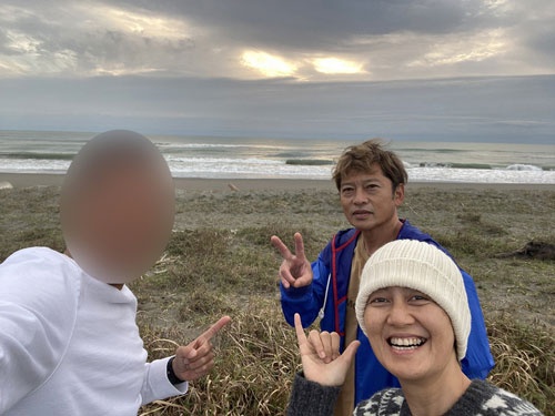 宮崎の“食”の先端を走るお2人の共通の趣味はサーフィンです。沖に浮きながらいろいろ話すのがまた楽しい。