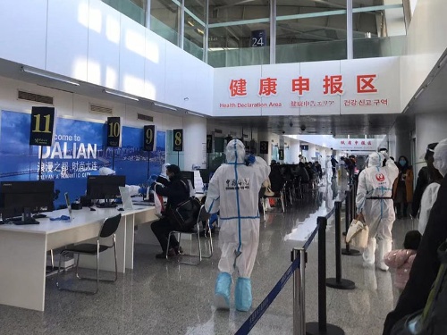 大連空港の健康申告エリア