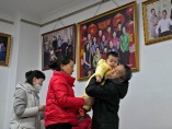 中国、3人目出産容認でも人口減少。背景に「結婚しない層」の増加 