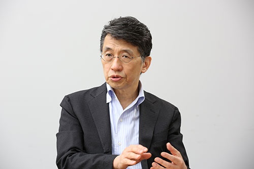 吉見俊哉氏は1957年東京生まれ。東京大学副学長などを経て、現在同大学大学院情報学環教授。著書に『都市のドラマトゥルギー』『五輪と戦後: 上演としての東京オリンピック』『東京裏返し 社会学的街歩きガイド』など(写真:栗原克己)