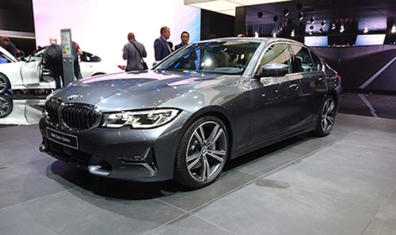 Bmw新3シリーズは5シリーズしのぐ 押し出し 4ページ目 日経ビジネス電子版 Bmw新3シリーズは5シリーズしのぐ 押し出し 4ページ目 日経ビジネス電子版