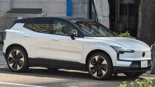 ボルボの新世代EV「EX30」 中国・吉利が開発主導も「らしさ」盛り込む
