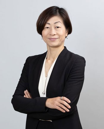 <span class="fontBold">山口香氏<br />筑波大学体育系教授、日本オリンピック委員会(JOC)理事</span><br />1989年筑波大学大学院体育学修士課程修了。1978年第1回全日本女子体重別選手権大会で最年少優勝(13歳)。以後10連覇。世界選手権で4個の銀メダル。84年第3回大会で日本女子初の金メダル。88年ソウル五輪で銅メダル。翌年引退。シドニー五輪、アテネ五輪で日本柔道チームコーチ。日本バレーボール協会理事、日本サッカー協会理事、コナミホールディングス社外取締役、日本BS放送社外取締役。筑波大学で教鞭(きょうべん)をとる傍ら、JOC理事などとしてスポーツ全般の普及発展に努める。