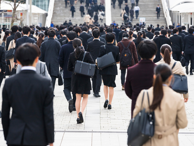 面接でホテルに誘われ…　就活セクハラを生む一括採用という因習