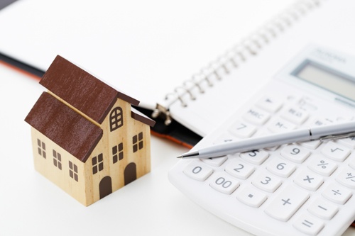 筆者は住宅ローン金利で苦い思い出が……(写真:PIXTA)